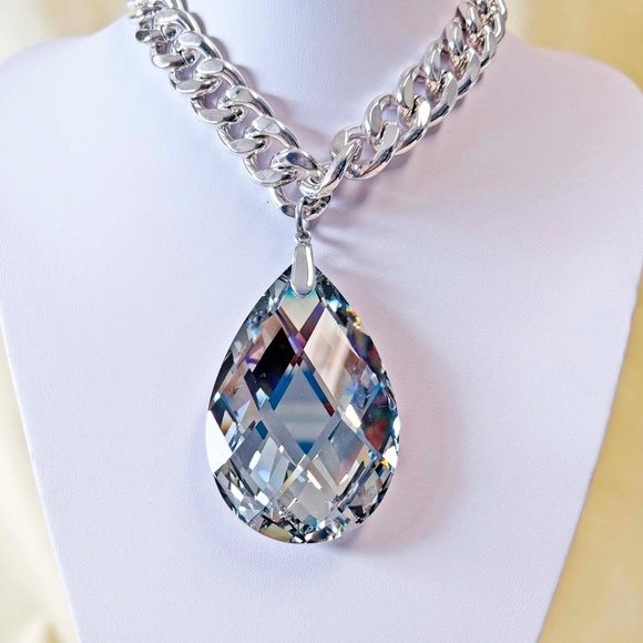 HUGE 3 ½ INCH H. GENUINE CRYSTAL NECKLACE, by SHAY LOWE, RED CARPET GLAMOUR STAT - Picture 9 of 9
